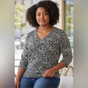 Lane Bryant Women’s Black and White V-Neck Quarter Sleeve Blouse Top